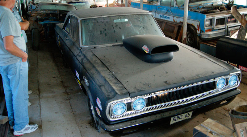 barn-find-mopars_01